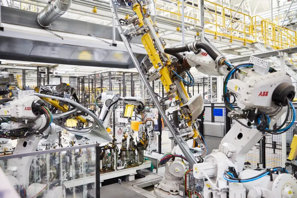 KMM Automation GmBH Optimieren Sie Ihre Produktionsabläufe mit unseren KUKA-Roboterprogrammierungs- und Automatisierungsdiensten